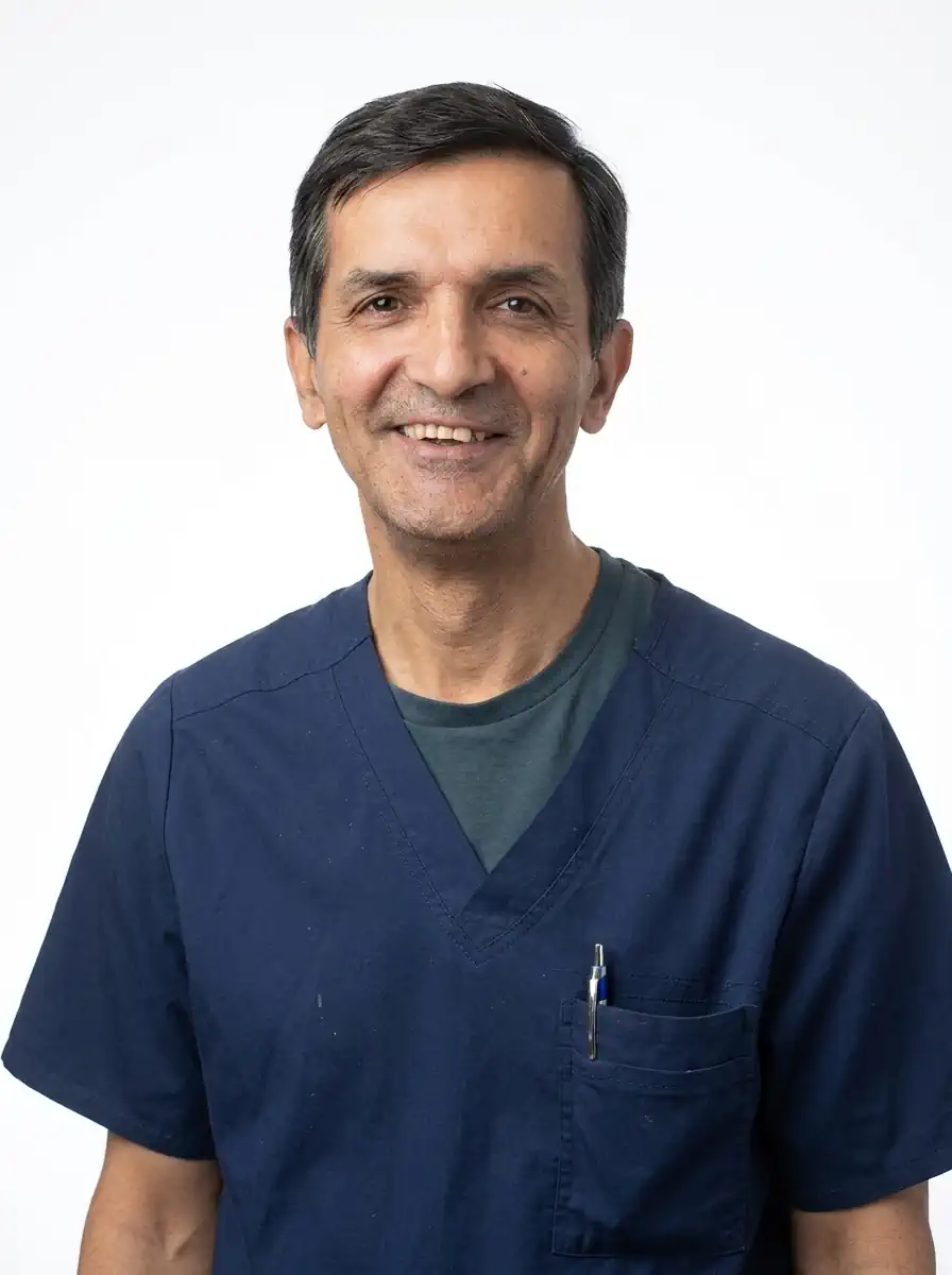 Claudio González, Auxiliar De Servicio