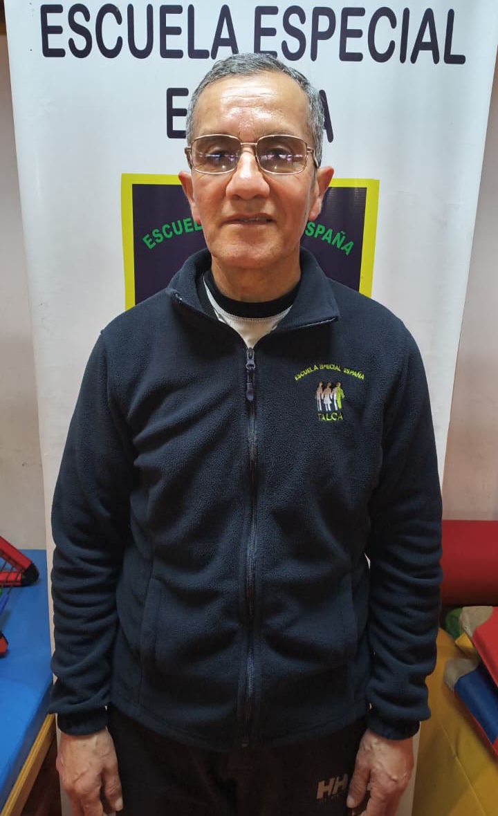 Sergio Morales, Auxiliar De Servicio